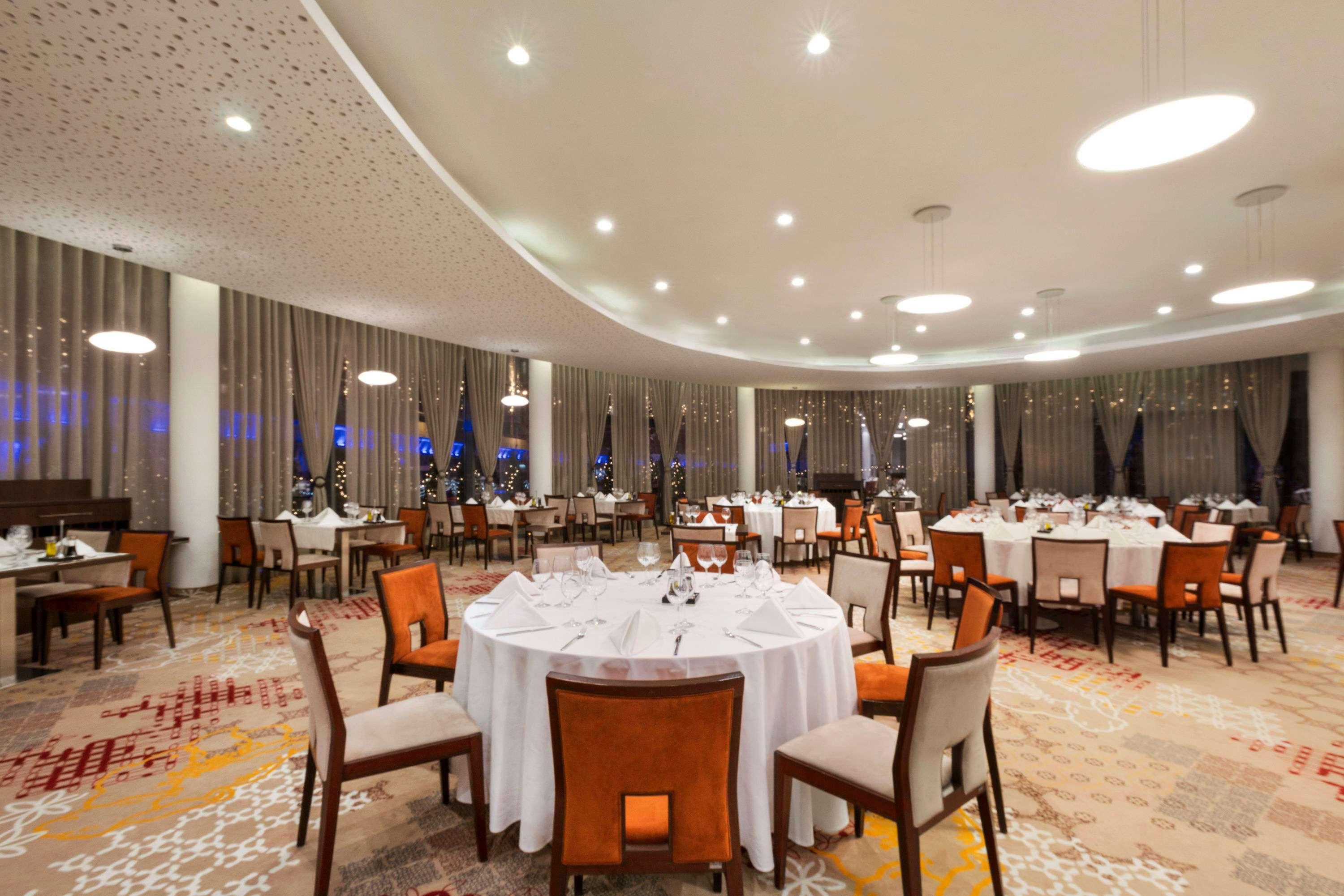 Отель Ramada Plaza Крайова Экстерьер фото