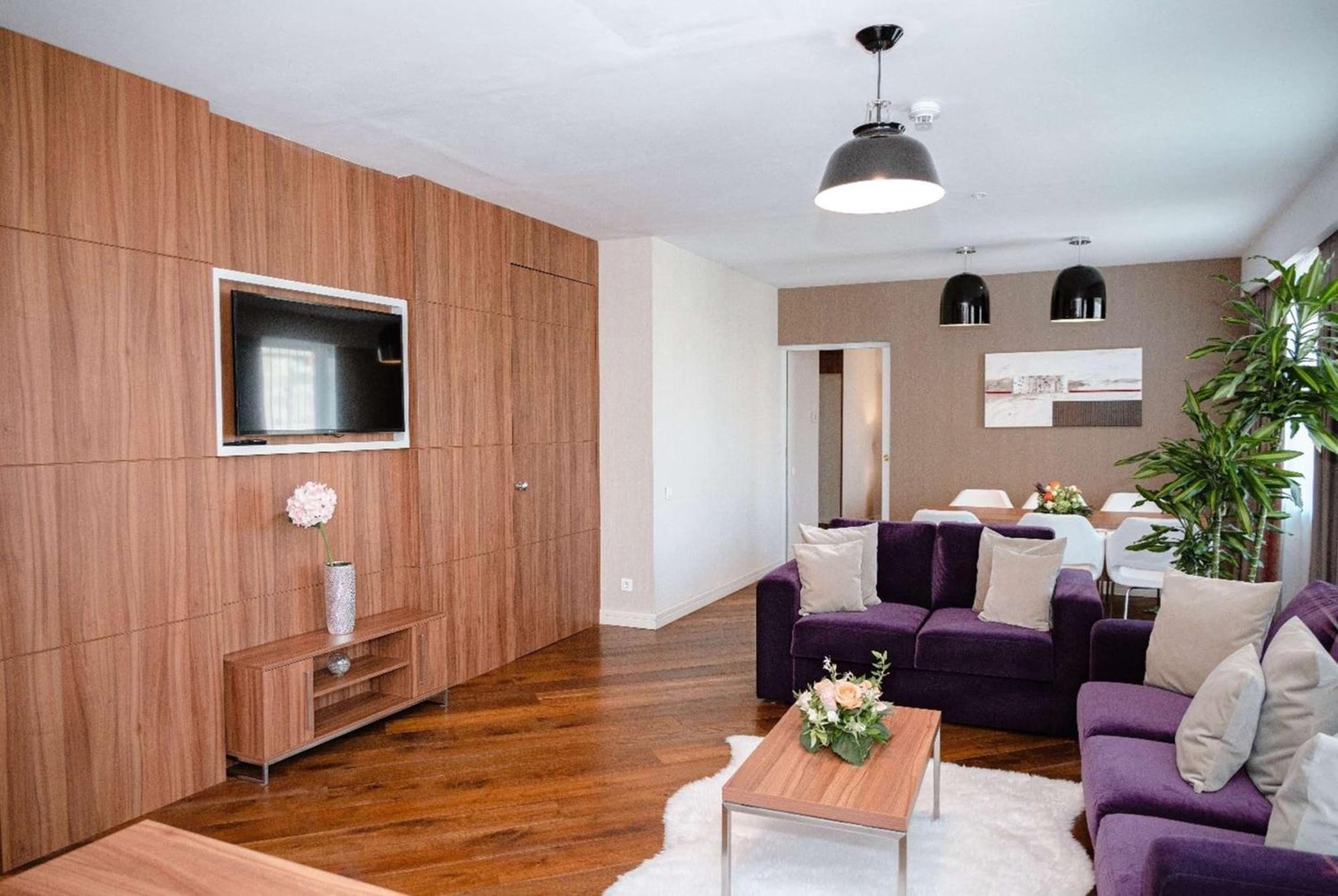 Отель Ramada Plaza Крайова Экстерьер фото