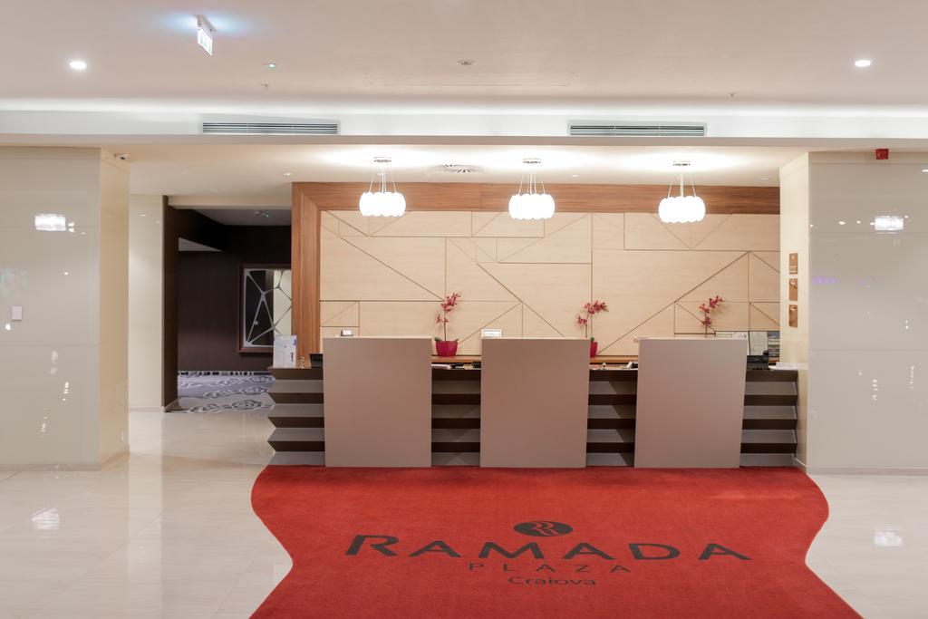 Отель Ramada Plaza Крайова Экстерьер фото