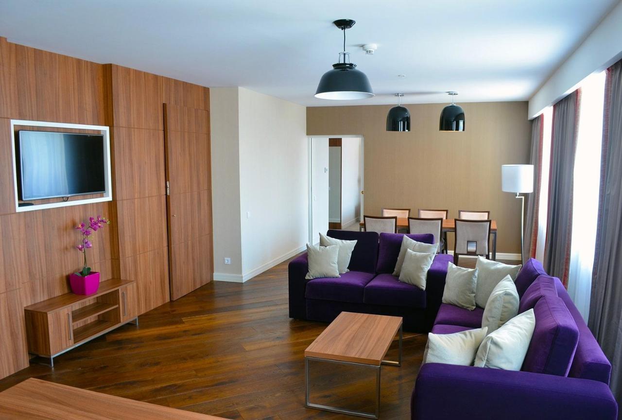 Отель Ramada Plaza Крайова Экстерьер фото